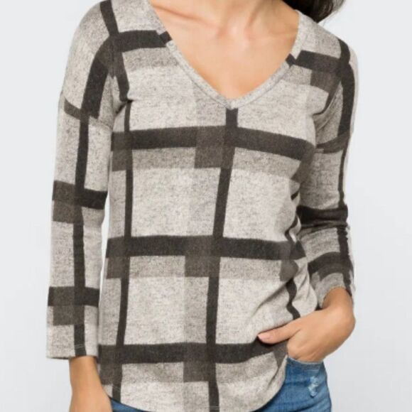 BOBEAU Jesserina V-Neck Knit Top - Picture 2 of 5